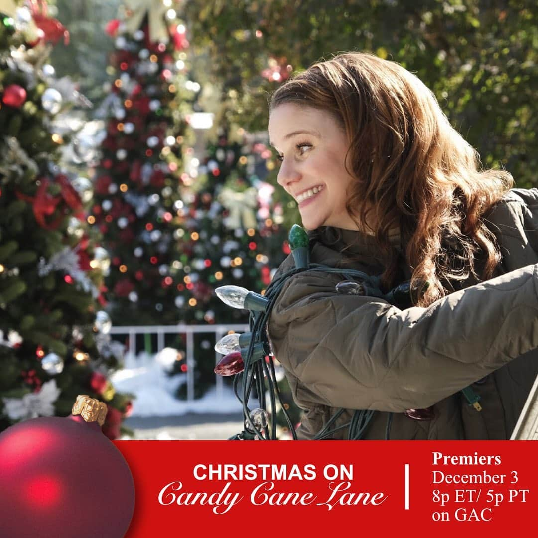 アンドリア・バーバーのインスタグラム：「My first Christmas movie, CHRISTMAS ON CANDY CANE LANE, premieres this Saturday, December 3rd on @gactv!   This movie is produced by one of my closest and longest-standing friends of 35 years, @candacecbure. I love Candace. She has been a wonderful friend over the course of many ups and downs in our lives. We don’t agree on every issue, and that’s okay! Our friendship is stronger than our differences. ❤️  I love this movie for a lot of reasons, one of which is because I relate so deeply to my character, Ivy Donaldson. Navigating divorce, single motherhood, learning to co-parent around the holidays, grieving the loss of a parent - I saw a lot of myself in Ivy and tried to bring all of those complicated emotions to my character. Which brings me to an important point…  To see aspects of yourself play out on a TV screen can be a transformative and affirming experience. Finding characters you can relate to on a deeper level is significant. Which is why representation matters. My wish is that this network, which is named Great American Family, considers the power and responsibility of representation and inclusion. Because every child, from all walks of life, should be able to watch movies, see themselves reflected on their TV screens and think, “My family is great, too.” ❤️」