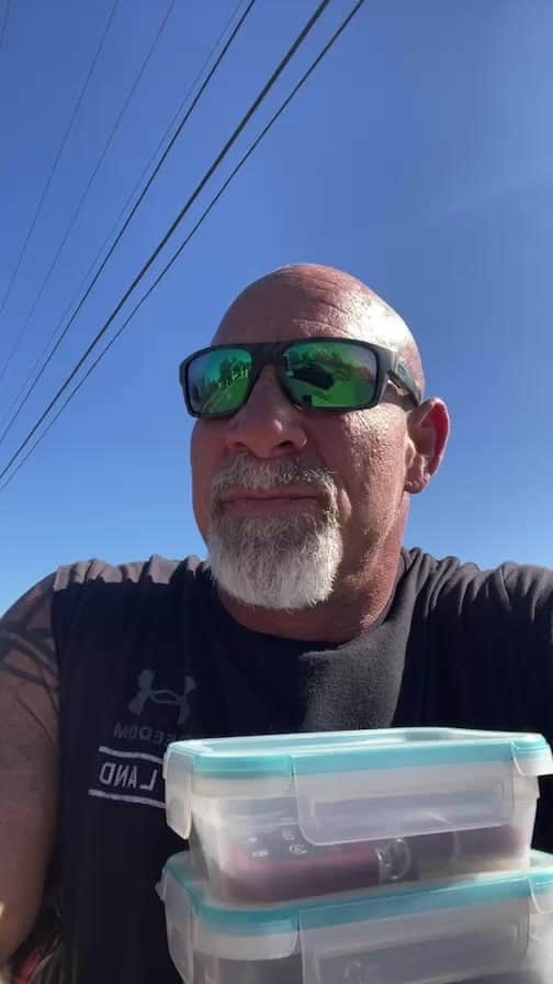 ビル・ゴールドバーグのインスタグラム：「Move-in begins! Next  stop @goldbergsgarage !!!!!」