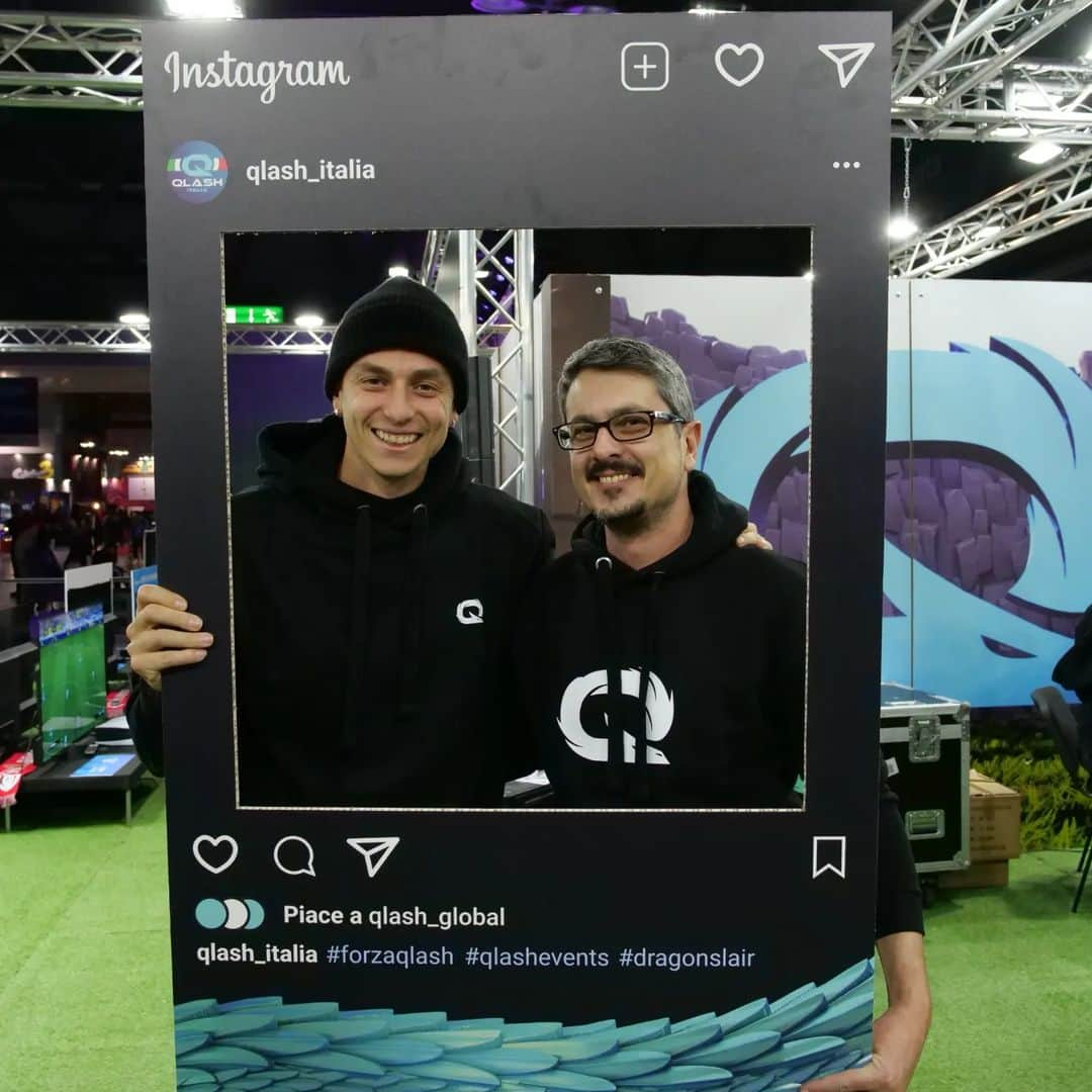 ダニエレ・バゼッリさんのインスタグラム写真 - (ダニエレ・バゼッリInstagram)「QLASH FAMILY 🎮🔥  @qlash_italia  @lucapagano   #Qlash #MilanoGamesWeek  #Esport  #Gaming」11月30日 4時47分 - baselli