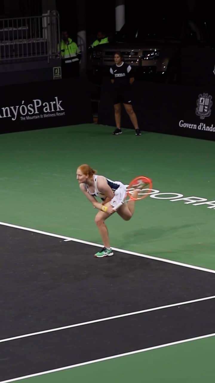 アリソン・バン・アイトバンクのインスタグラム：「Amazing🤩💫  🇧🇪Alison Van Uytvanck VS 🇧🇪Yanina Wickmayer 6-4, 6-4  🟢 @creditandorrasupporting  🇦🇩 @governandorra 🇦🇩 @andorracapital  🛎️ @anyospark 🏃‍♀️ @anyosparkclub 🏠 @immobiliariagali  🚗 @pyreneesmotors 🛍️@pyreneesandorra  ☀️ @isdin 🎾 @wilson.spain 🚌 @andorrabybus  👕 @jomasport  ✴️ @qualityandorra  📺 @rtvandorra 🗞️ @bondia.ad 🎾 @tennium_  🟣 @wta  #wta #tennis #andorraopen」