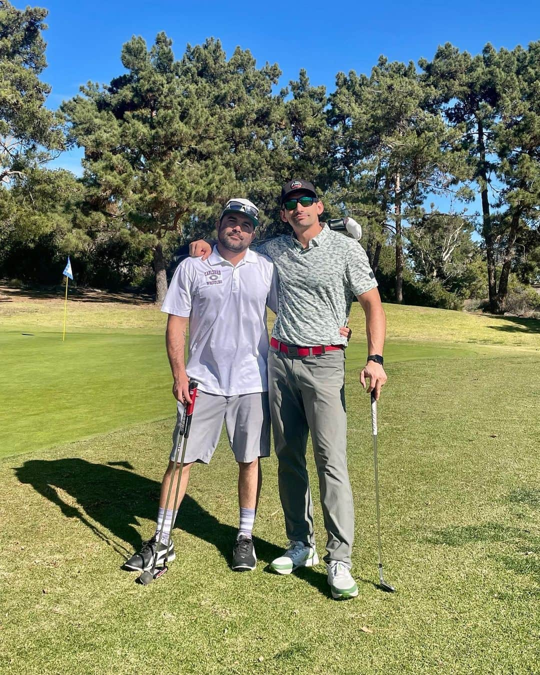 クリス・クニエリムさんのインスタグラム写真 - (クリス・クニエリムInstagram)「Little family time. ⛳️🏌️‍♀️🏌️‍♀️🏌🏻‍♂️🏌🏻‍♂️#golf #golfswing #oceansidegolfcourse」11月30日 5時51分 - chris_knierim