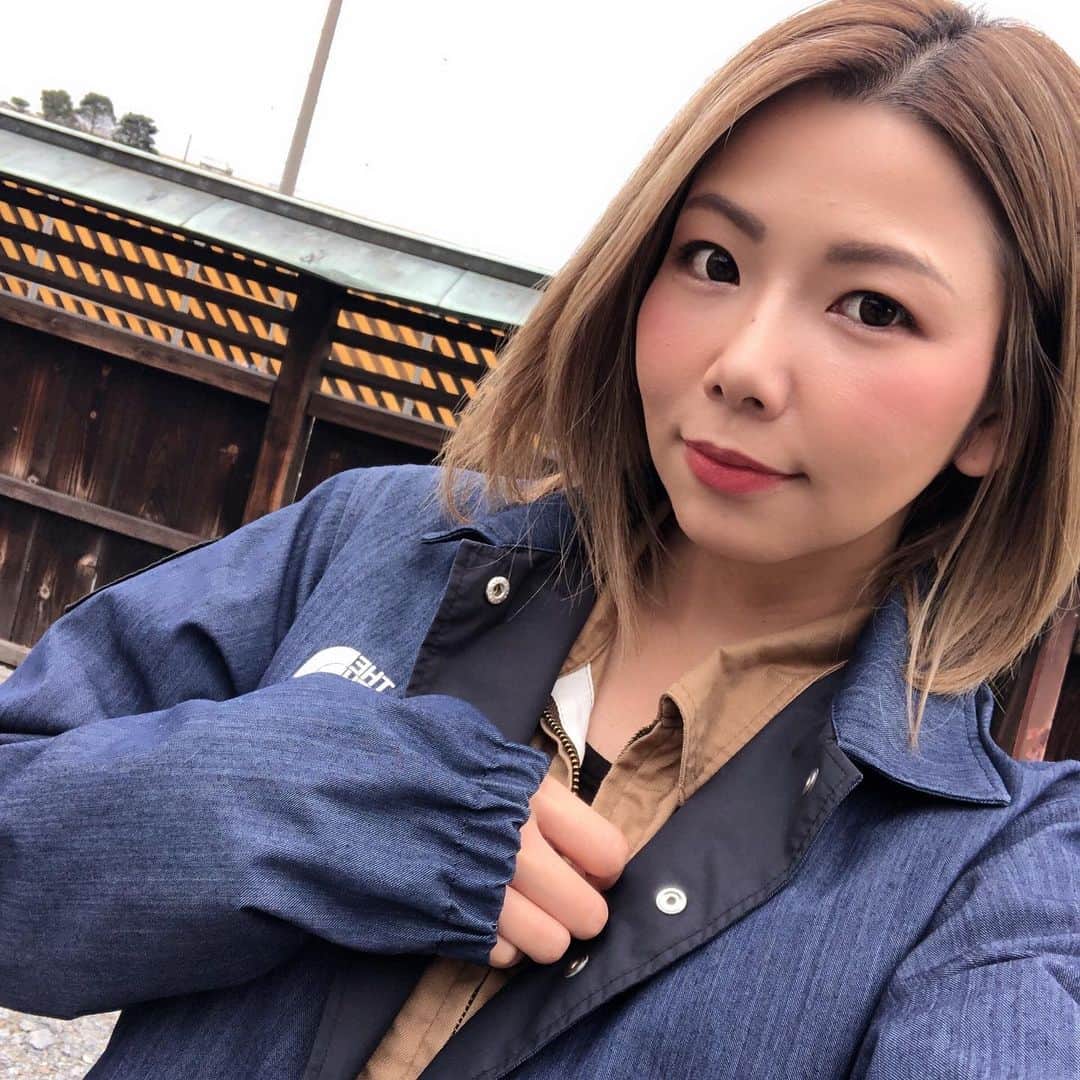ゆき（メカドル）のインスタグラム：「＊ ぼちぼち働いてる！！ 今年もぼちぼちと頑張ったかな...w 編集が間に合わないみたいw カメラマン頑張ってw 一緒に動画など撮りたい企業様 DM頂ければと思います😎 そろそろちゃんと働きますw」