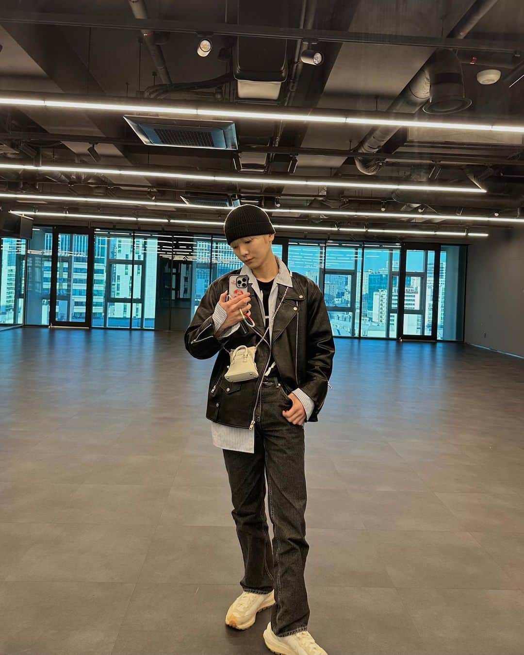 キー のインスタグラム：「연습실 패션쇼  @MaisonMargiela  #응맞아받은거」