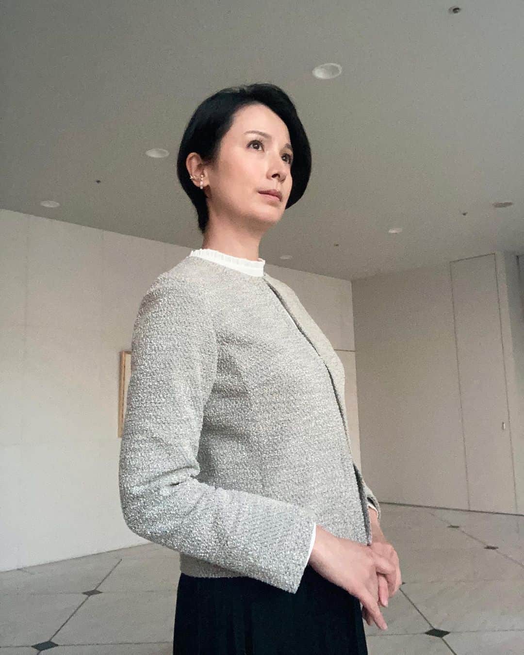 野村真季のインスタグラム：「ANNニュース着用衣装  1〜4枚目 11/19 朝ニュース/昼ニュース  5〜7枚目 11/26 朝ニュース/昼ニュース  #テレビ朝日 #アナウンサー #アナウンサー衣装 #ootd #40代コーデ #40代ファッション #50代ファッション #大人コーデ #大人ファッション  #野村真季」