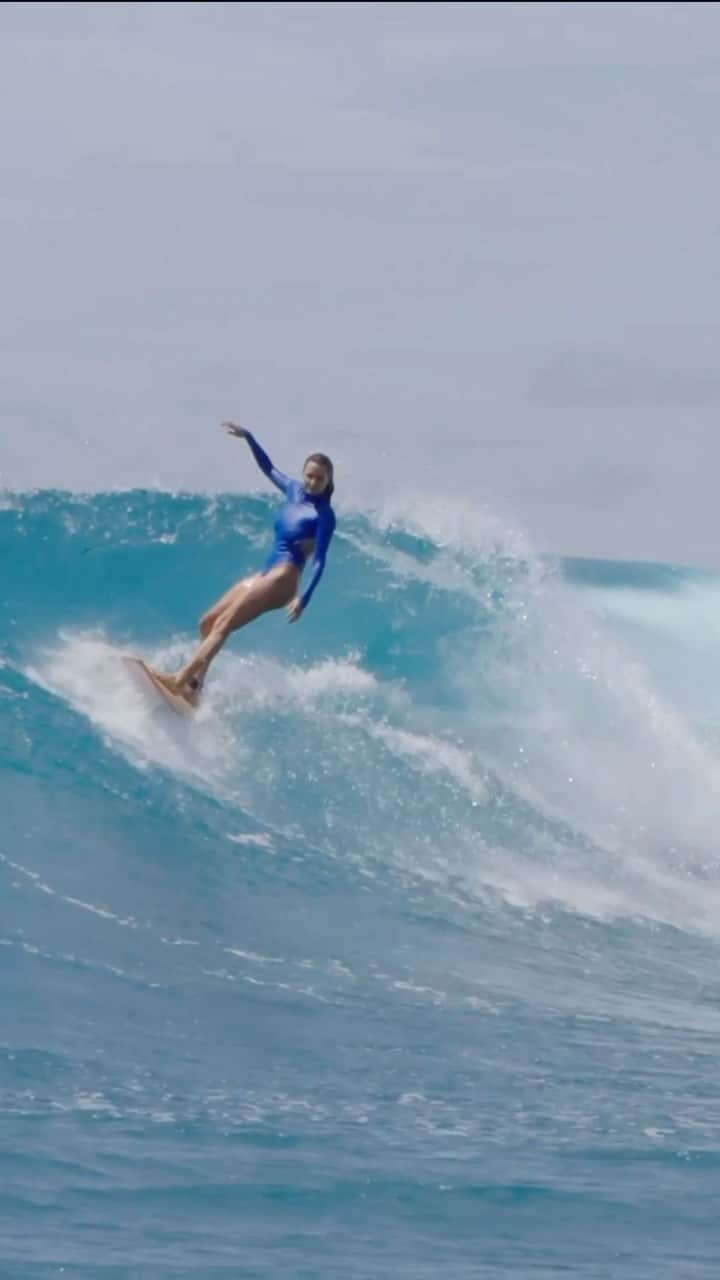 アラナ・ブランチャードのインスタグラム：「WIN the ultimate surf adventure plus a 6 month supply of sunscreen from Pursuit! We’ve teamed up with THERMAL to give two lucky surfers the trip of a lifetime - anywhere in the world.  How to enter? It’s easy: 1. Hit the link in our bio and follow the prompts.  2. Make sure you’re following @thermal.travel and @pursuitbeauty  3. Tag a mate in the comments and ensure they enter to double your chances!  Comp closes December 13th at 11:59pm. Winner will be notified by email on December 14th. Good luck!」