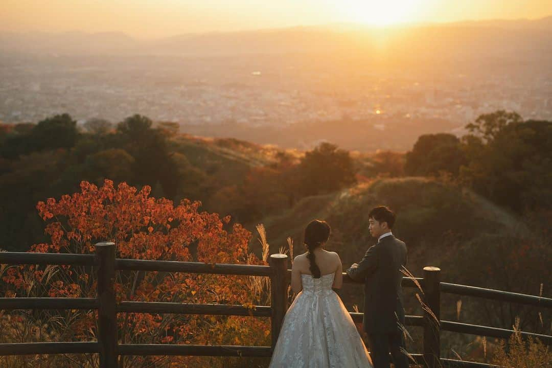 Decollte Wedding Photographyさんのインスタグラム写真 - (Decollte Wedding PhotographyInstagram)「先日はご指名頂き誠にありがとうございました！！📸✨  最後までスワイプしてね〜🙆🏻‍♂️  是非皆様からのご指名、お待ちしております❤︎  photo/ @gilbert.deco.ph   makeup & hairdo/ @matsuura.deco.hm   @decollte_recruit  @d_weddingphoto_jp  @decollte_weddingphoto  京都でロケーション、前撮り、和装、洋装、結婚写真のご予約はこちらから Studio TVB KYOTO https://www.studiotvb-kyoto.jp 075-708-6875 .」11月30日 8時09分 - d_weddingphoto_jp