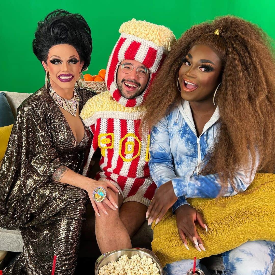 Phil Fergusonのインスタグラム：「I’m a Friend of Binge Queen now ❤️  I started getting an influx of followers recently and I realized it’s because the latest episode of Binge Queens is out (feat my extra special cameo as the popcorn)!  Was super lovely to meet everyone (in the infamous basement) especially @morganmcmichaels and @theonlymayhem ❤️  So sad I’m going home back to Melbourne tomorrow, but I’ve had so much fun in the States and I want to come back sooner than later!」