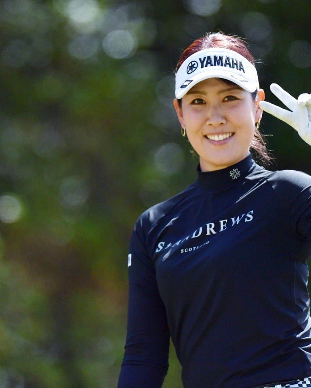 福田真未のインスタグラム：「2022年❣️今シーズンも 応援ありがとうございました！！！  シード復帰することができましたが、 来年はもっと優勝争いができるように オフは課題に取り組みたいと思います☺️  所属先、スポンサーの皆様 ファンの皆さま 支えてくれる皆さま  いつも温かい応援を ありがとうございます。  関わっていただいた皆さんに 本当に感謝してます！！  また来シーズンも 宜しくお願いします💕  #女子ゴルフ #LPGA」