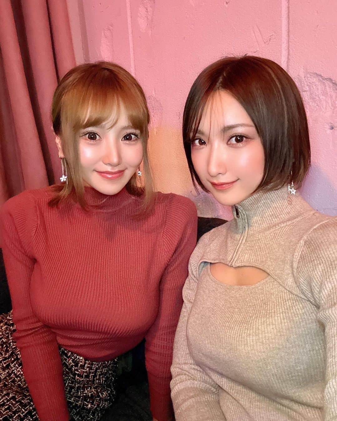 佐崎きさきのインスタグラム：「おはようございます(*^o^*) この前みーちゃんとの デート写メヽ(〃∀〃)ﾉヾ(*´∀｀*)ﾉ 美人な上に頭良くて 尊敬してるねん(⑅•ᴗ•⑅)✨ また近々(๑ ᷇ 𖥦 ᷆๑)♡ . .  #腹筋 #肌肉 #腹肌 #照片 #性感內衣  #性感睡衣 #減脂 #training #gym  #gymlife #gymmotivation #トレーニング #腹筋女子  #운동 #사진 #미용  #muscle  #abs  #fitness #fitnessgirl」
