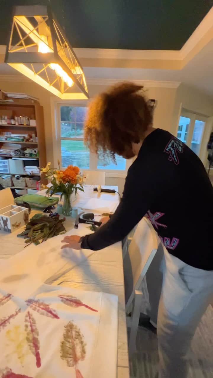 のインスタグラム：「Doing something cool #plantdye #artsandcrafts #ecofriendly」