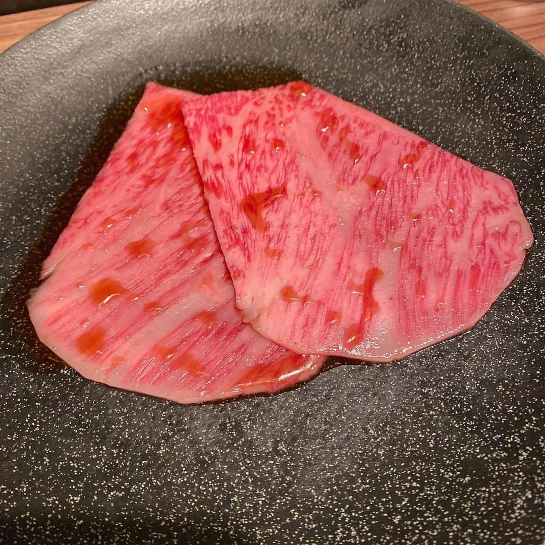 山本愛子さんのインスタグラム写真 - (山本愛子Instagram)「は！私としたことが！！  1129の日にお肉載せるのを忘れてました🤣 少し前のですけどね🤣  美味しかったなぁ…🤤💕 お外で焼肉なんていつぶりかなあ✨ 堪能しました！ ご馳走様でした🤤✨🥩  #いい肉の日　#1129  #肉」11月30日 10時26分 - aikoyade1219