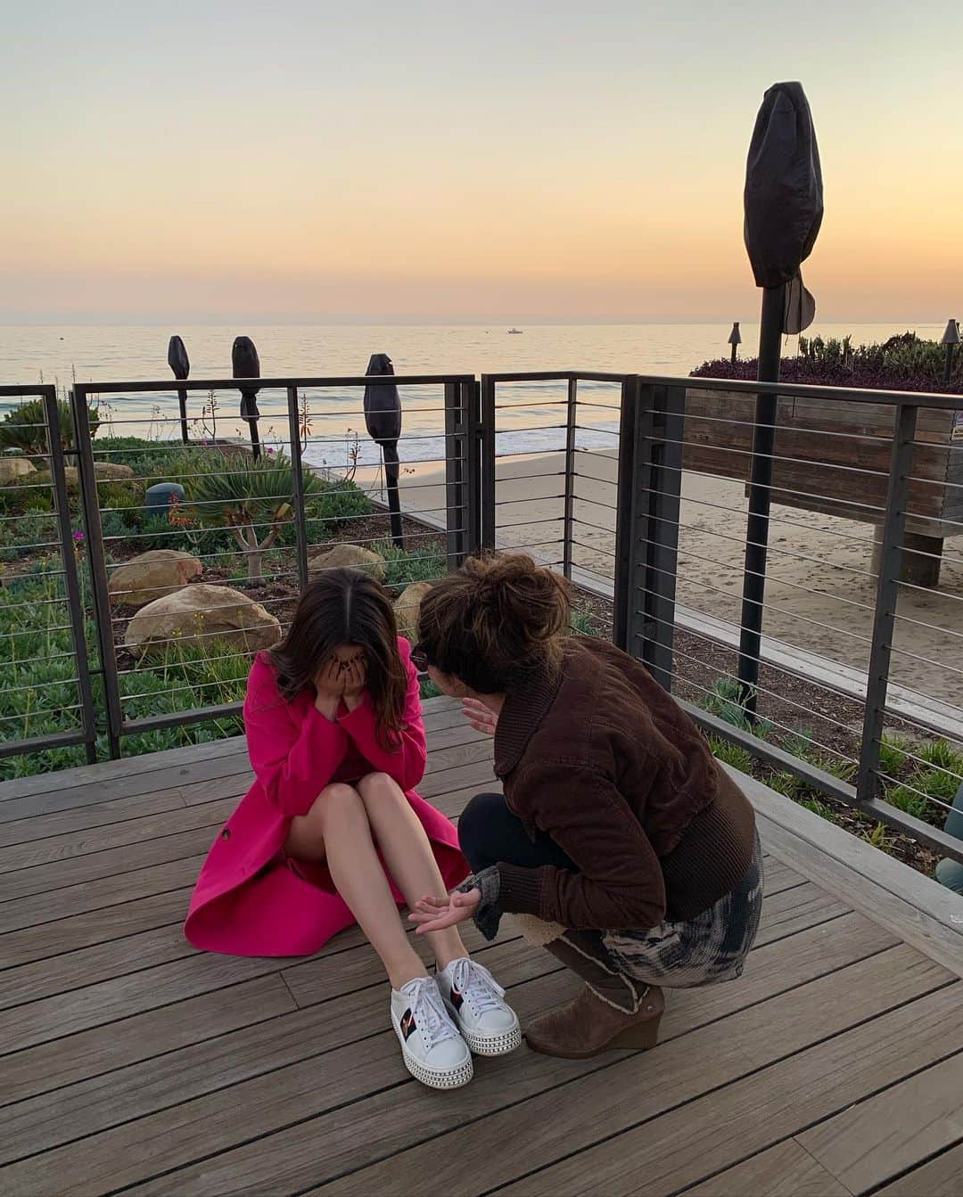 ヴァネッサ・マラーノのインスタグラム：「Some things never change. Happy birthday @lauramarano (we may have failed at recreating the arms in this photo, but we fully encompassed the vibe)」