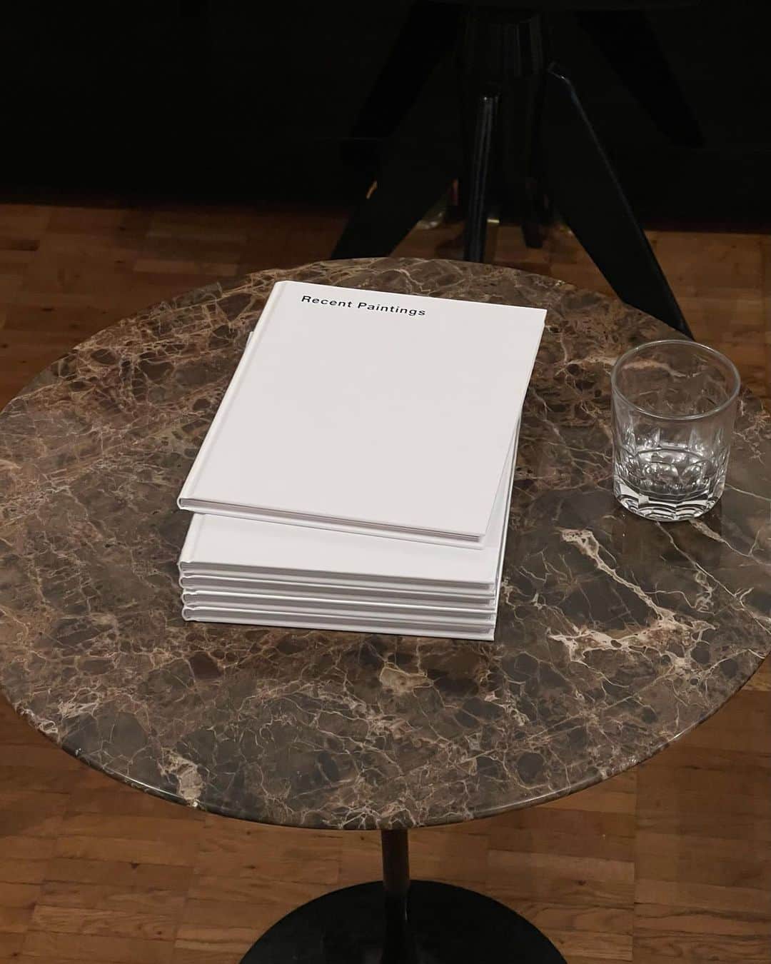 ユーリ・ポドラドチコフのインスタグラム：「Remembering the book launch of 𝘙𝘦𝘤𝘦𝘯𝘵 𝘗𝘢𝘪𝘯𝘵𝘪𝘯𝘨𝘴 on May 12th/13th in Zürich & Basel this year. It was heartening and I was overwhelmed by all your support and curiosity. I want to thank everyone who could make it, and I wish everybody could have stayed until the end to have 🍕& 🍺 with us afterwards. thank you @hauserwirth publishers for hosting us in zürich. and thank you christine & michel for helping us re-install the day after in basel @simonett_baer. I hope you all enjoyed it and I wish to see you all soon because I miss my friends 🌼」