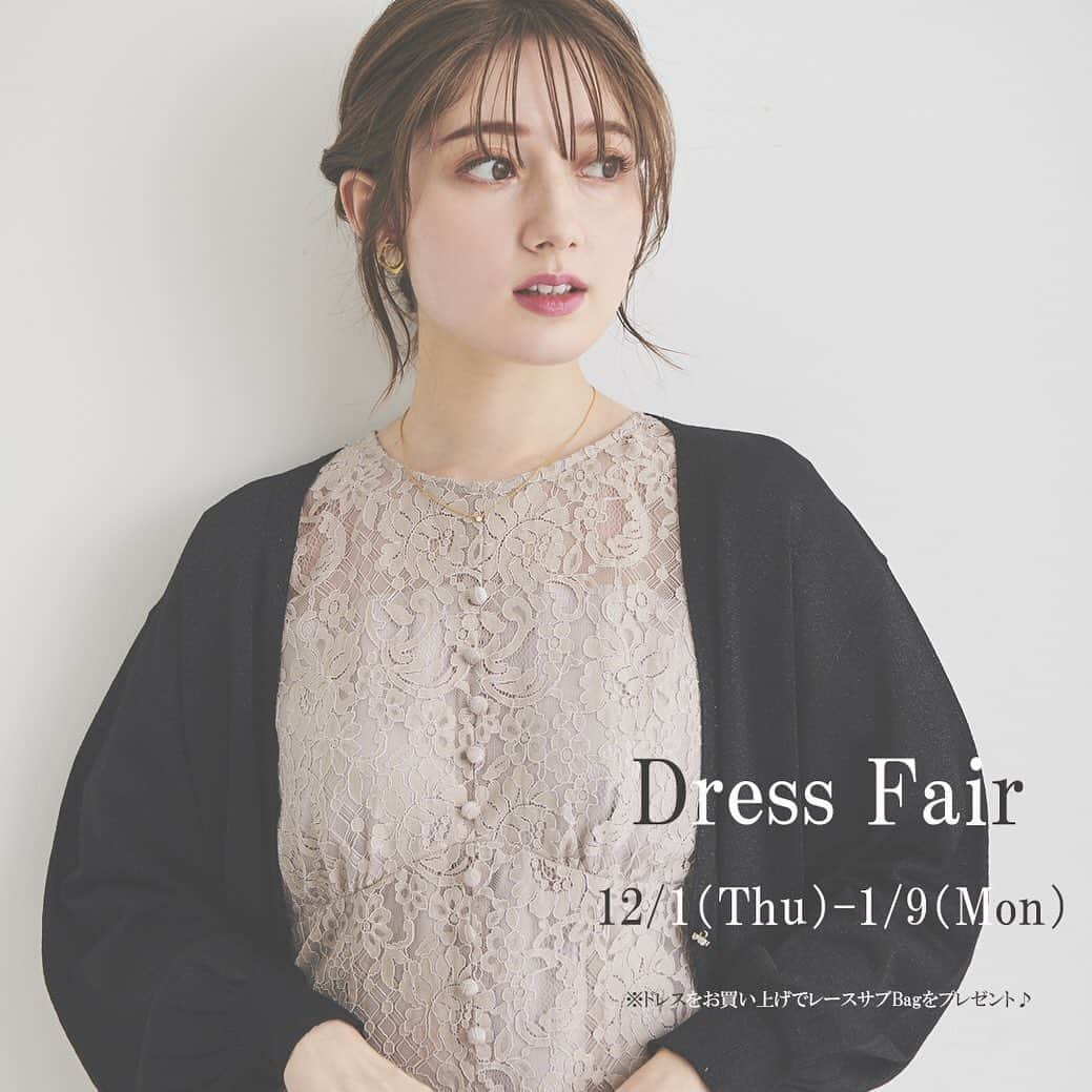 Debut de Fioreのインスタグラム：「⁡ ⁡ 【Dress Fair開催】   12/1(木)～1/9(月)   対象ドレスをお買い上げのお客様にレースサブBagをプレゼントいたします✨ ⁡ ※アイボリーとクロの2色よりお選びいただけます。 ※公式オンラインストアではアイボリーのみのプレゼント、1/10(火)10：00まで開催します。   新作ドレスや小物が揃いますので、是非この機会にご利用ください✨ ⁡ ⁡ ⁡ insta live📣 ⁡ 12/1 thu 21:20- ルミネエスト新宿 ⁡ ぜひご視聴ください😊 ⁡ ⁡ ⁡ ⁡ #レッセパッセ #laissepasse #デビュードフィオレ #debutdefiore #レッセパッセオンラインストア #laissepasseonlinestore #ドレス #ドレスコレクション #結婚式 #結婚式ドレス #お呼ばれ #お呼ばれドレス #イベント #イベントドレス #パーティー #パーティードレス #ドレス小物 #ドレスヘアアレンジ #ドレススタイル #ドレスフェア #バッグ #サブバッグ #プレゼント」