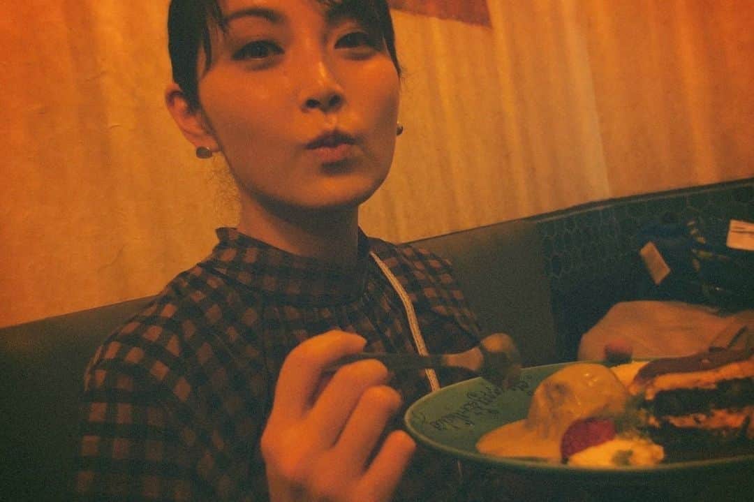 佐藤めぐみのインスタグラム：「先日38歳になりました！ 心身ともに健やかに、充実できるよう頑張ろうと思います。  いつも応援してくださる皆様、見守ってくださっている皆様ありがとうございます！！！」