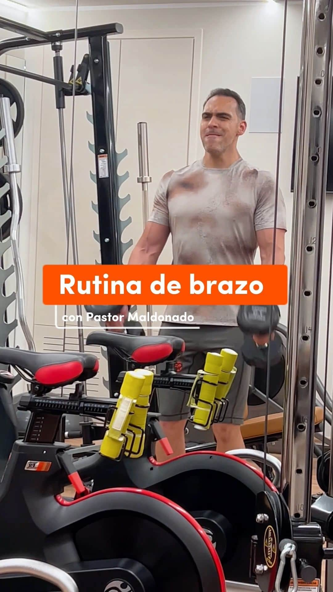 パストール・マルドナドのインスタグラム：「🇪🇸 ¿Les gustaría seguir mis entrenamientos conmigo? Esto es solo una parte de mi rutina de brazo, pero si quieren podemos plantearnos como propósito de 2023 entrenar juntos.  ¿Se comprometen? Déjenme sus comentarios para saber si les gusta la idea 💬    🇬🇧 Would you like to follow my training with me? This is just a part of my arm routine, but if you want we can make it our 2023 resolution to train together.  Are you committed? Leave me your comments to let me know if you like the idea 💬 . . . #sport #training #rutinadeportiva #rutinaentrenamiento #rutinadebrazo #entrenarbrazo #mancuernas #deporte #sportlife #healthylife #vidaydeporte #entrenamiento #entrenamientobrazo」