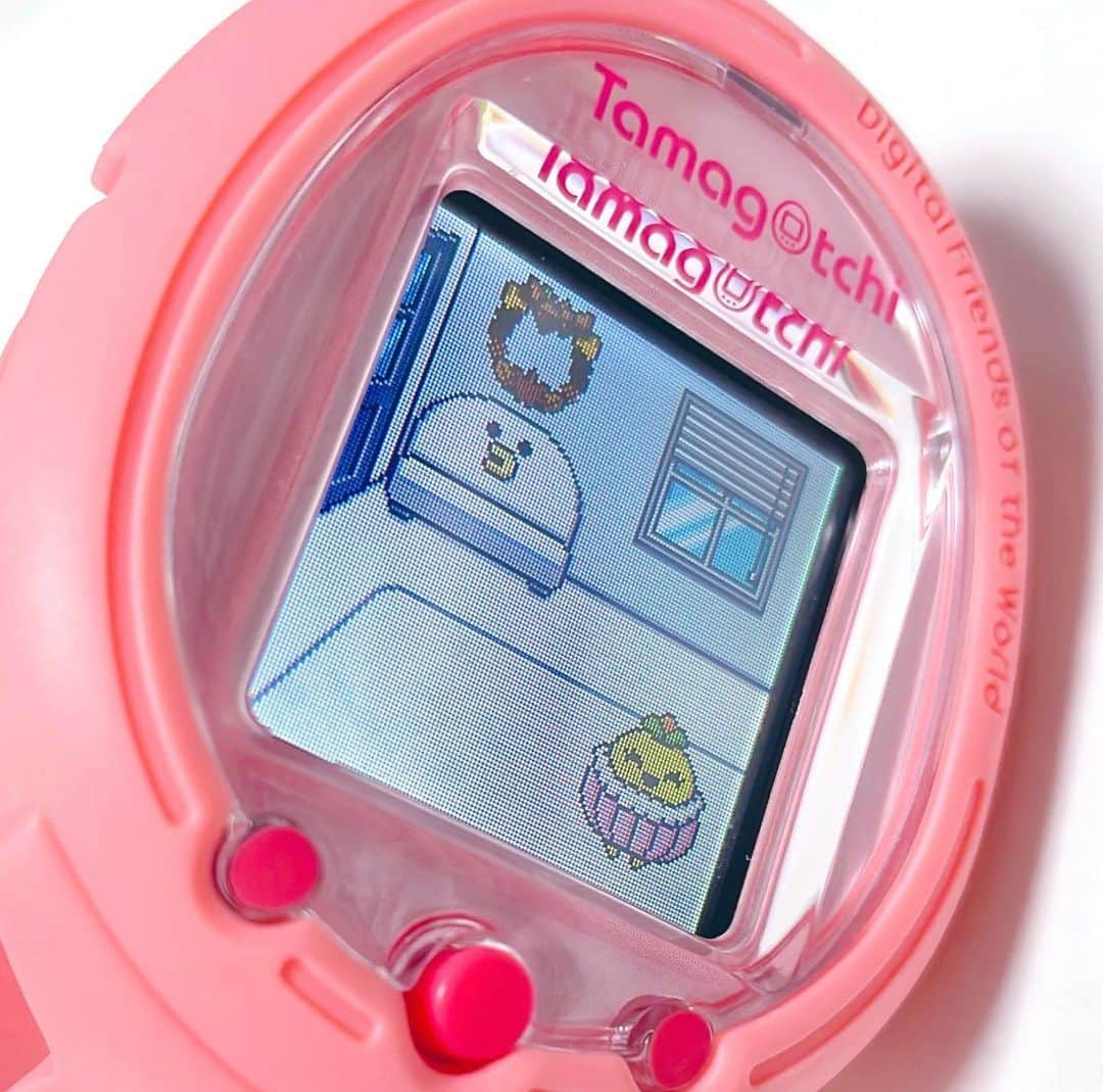 大空スバルのインスタグラム：「Tamagotchi Smart🥚 おもしろくて普通にハマった🥳✨」