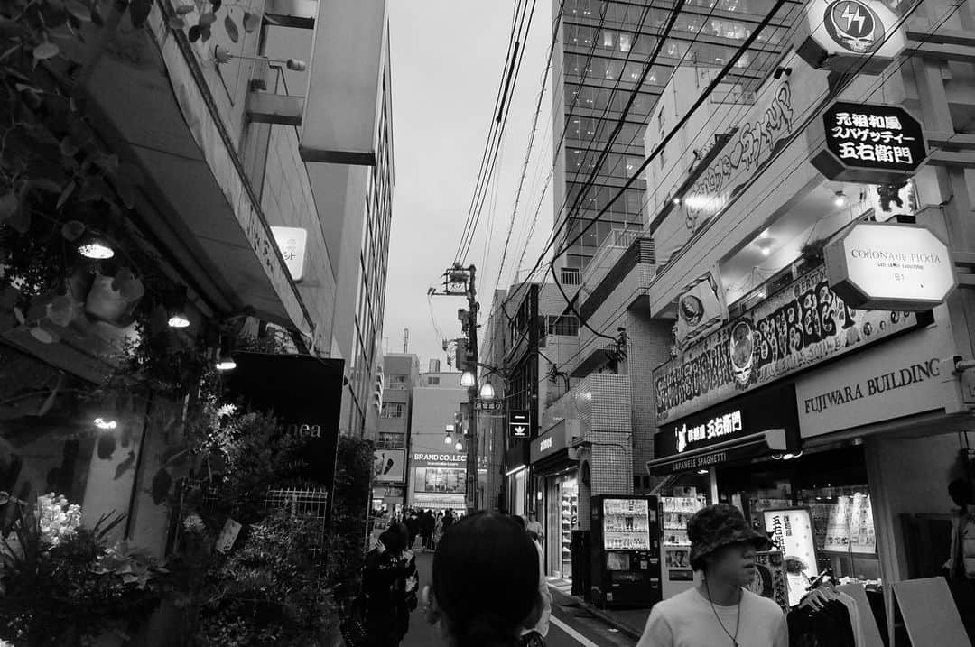 ジェイミー・キャンベル・バウアーさんのインスタグラム写真 - (ジェイミー・キャンベル・バウアーInstagram)「Tokyo. I think I love you.」11月30日 17時40分 - bowerjamie