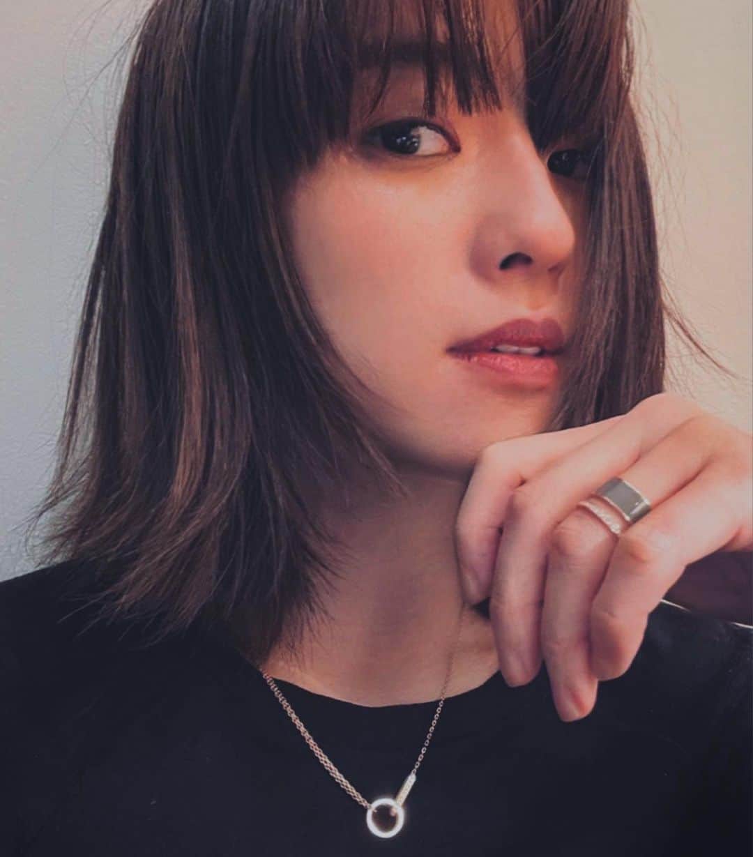 中村アンのインスタグラム：「" REPOSSI 15 years of design " 11/30 - 12/6  at  日本橋三越  開催中。  今年は、ジュエリーに夢中な年でした、わたくし💎  共に歳を重ねながら、 毎日身に纏ってパワーをもらって 幸せを感じてます🫶  @repossi #repossi #BerbereCollection #日本橋三越 #レポシ」