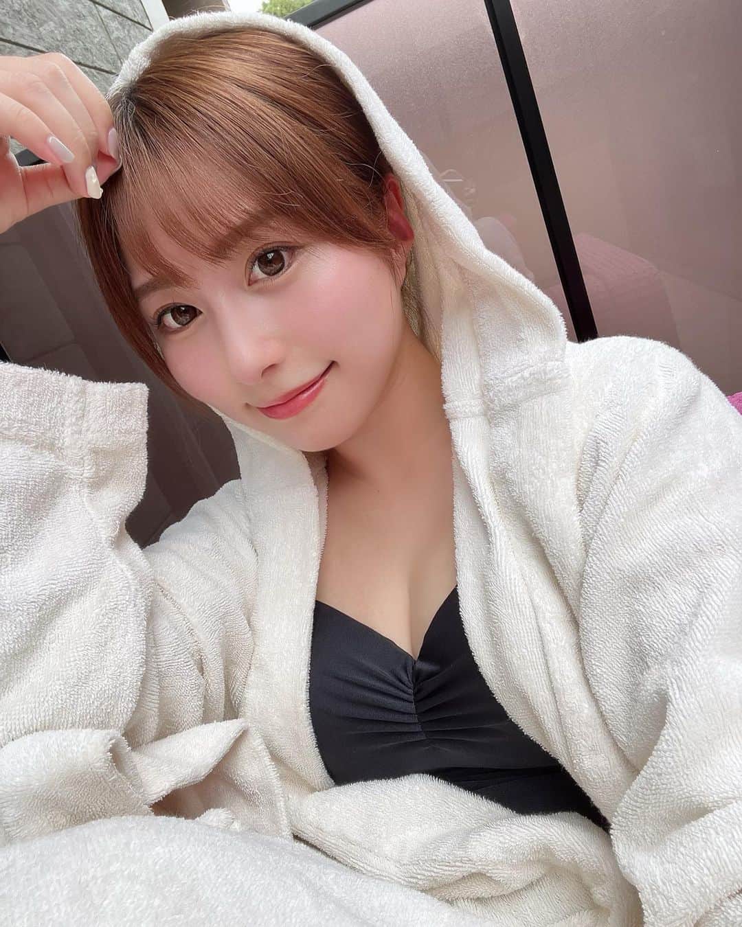 のインスタグラム：「🌽  12/17(土) 北海道札幌市にある 二コーリフレさんにて イベントするよ❣️  私がサウナでロウリュする 時間もあったり😏  もう3回目ですが 毎回私も汗だくで 楽しませていただいています✨  14時〜トークショーや サイン会、ツーショット撮影会なんかもあって 盛りだくさんです❣️  しかも男性は入館料のみ 女性は1,000円で参加できますので ぜひぜひ逢いにきてね❣️  トークショーのみの参加も 大歓迎です🙌  久々の北海道 何食べようかうっきうきだよー☺️  https://www.nikoh.info/   #北海道 #サウナ #イベント」
