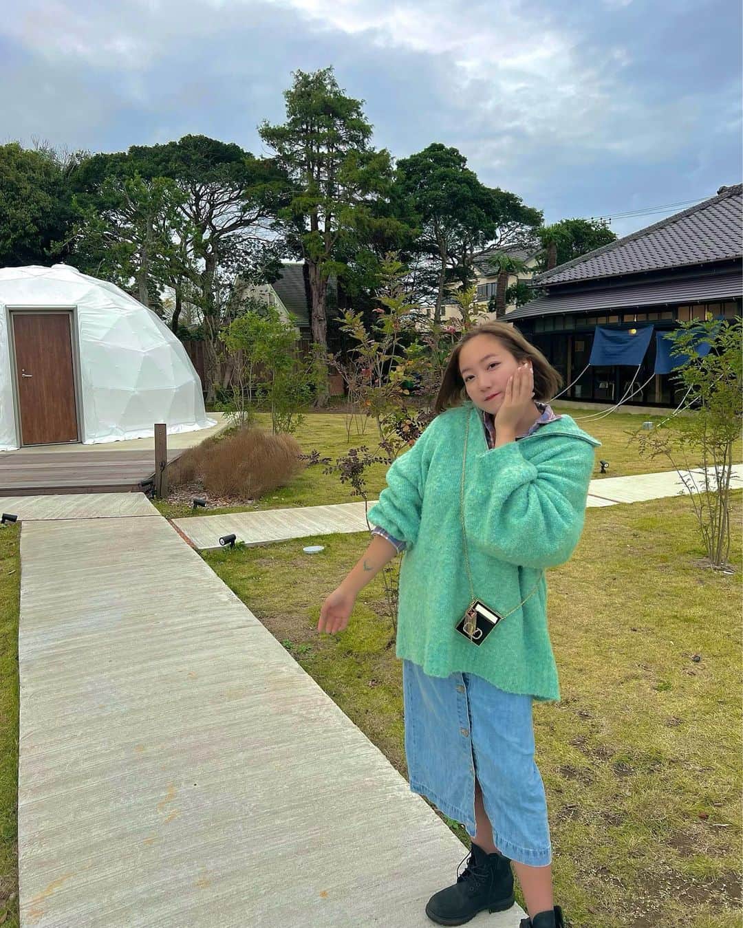 京佳のインスタグラム：「📍千葉県いすみ市日在2286  📞 0470-71-0256 @lump_isumi   千葉県いすみ市に新しく出来た グランピング『LUMP court isumi 』に行ってきました☺️1日2組限定 ２つだけの特別なグランピング空間 サウナもついていて🧖 プライベート旅行にぴったり✨ あとなによりの推しポイントは… 兄弟シェフが創る最高のフレンチ料理🥺 伊勢海老やいすみ市で採れた オーガニックのお野菜🌽🍅 身体の内側から元気になる食材を 美味しく頂きました😌🫶 また必ず行く✨  #グランピング　#いすみ市 ＃旅　#自然 #glamping #camp #フレンチ　 #pr」