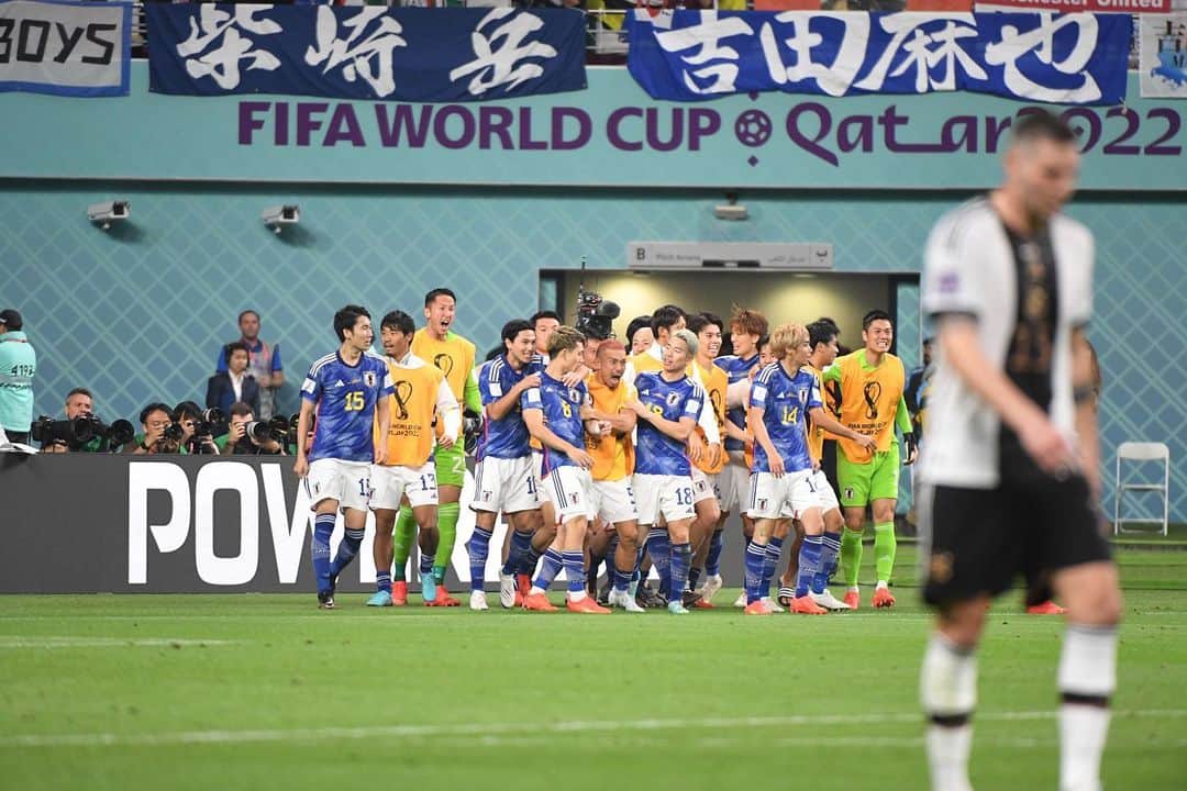 田中碧のインスタグラム：「Believe ourselves🇯🇵🔥  #japanfootballassociation  #worldcup  #🇯🇵 #17 #田中碧」