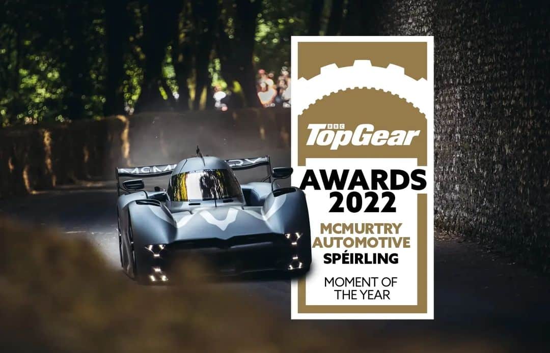 マックス・チルトンのインスタグラム：「🚨Top Gear Award🚨  The team at Top Gear have one of the most enviable jobs in the world: Driving epic hypercar cars and immersing themselves in all things automotive on a daily basis.  It’s therefore a privilege that out of all the four wheeled action across the globe this year, they have awarded ‘Top Gear’s Moment of the Year’ to the McMurtry Spéirling for THAT moment when we claimed the outright Goodwood Hillclimb Record.   Max, Sir David McMurtry and managing director Thomas attended the awards ceremony at a VIP event in London last night.   The award was presented by Chris Harris and Jack Rix, both of Top Gear fame, from TV and magazine respectively.   Chris Harris enthused "This really was something rather spectacular."  Jack Rix described it as "transcending the norm and bursting out of the petrolhead algorithm and into the mainstream. Millions of people watched it. It was no longer a run, it was automotive history".   Amongst the guest list were other industry leaders Mate Rimac, Christian Von Koenigsegg & Gordon Murray to name a few.  The record breaking and award winning Spéirling was unmissable on display outside the ceremony at White City House, neighbouring the BBC Studios, and created a focal point for guests and the public.   ...and @harrismonkey tried the car out for size and sampled the fan spooling procedure, pics in this album!   #TopGear #MomentOfTheYear #RecordBreakers」
