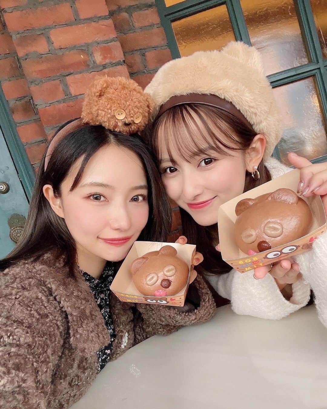 のインスタグラム：「思い出投稿☺️✨  親愛なるさえと、たっくさんお腹抱えて笑った日🥹💕 たまたま服もお揃いで、合流した時、笑った😂笑  #usj #ユニバ」