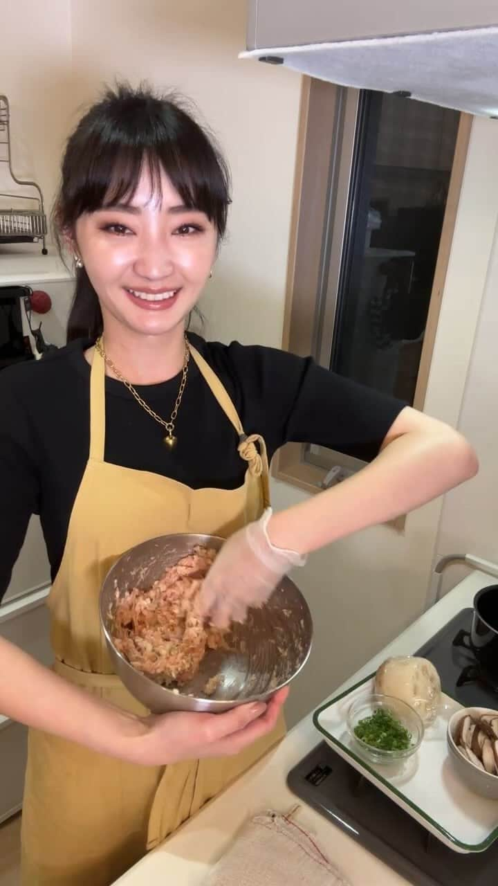 柳橋唯のインスタグラム：「蓮根と鶏団子の美活スープ作りました🫡  初回限定で天使のララ10袋入り1,944円が44%OFFの1,080円でお試しが出来るので気になる方はぜひ試してみてください。  https://bit.ly/3qDAbbC  @raraeminet #天使のララ #コラーゲン #エミネット #pr」