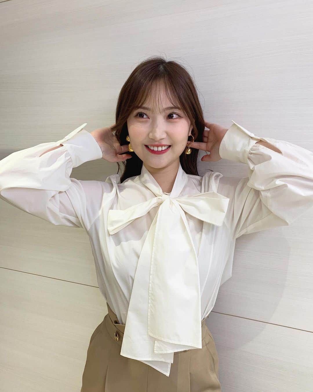 のインスタグラム：「.🎗🎗🎗  かっこいいパンツスタイルに ぴしっと気を引き締めて仕事に向かいました😎  ゴールドアクセがポイントに❤︎  今夜はよるのブランチ🌠 ものまねショー大大大盛り上がりです！ 必見でございます🙈  プチブランチ担当週でもありますよ~☕️ . . . .」