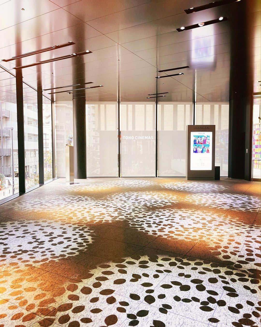 のインスタグラム：「🗼東京ラブストーリー🗼 ・ ・ ・ 予備知識なしに観に行ったのですが @renastagram07 ちゃん演じるリカの明るさに魅了され 気がつけばどっぷり感情移入していて大号泣😭  本当に素敵でした👏🏻  大千穐楽まで無事に 駆け抜けられますように✨  #東京ラブストーリー #東京建物brilliahall」