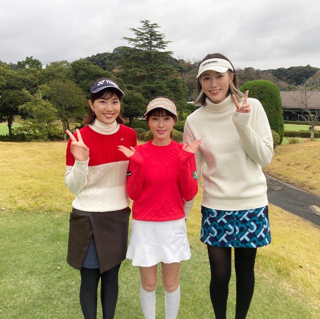 竹村真琴さんのインスタグラム写真 - (竹村真琴Instagram)「* 今日はBS-TBSのゴルフ収録でした🏌️‍♀️💚📽 放送日はまた近くなったらお知らせしますね😊 今日は笑っぱなしの凄く楽しい現場でした〜⛳️💚 皆様お楽しみに😉💕 . . . #bstbs #ゴルフ番組 #収録 #潮田玲子 さん #狩野舞子 さん #大千葉カントリー倶楽部 #女子プロゴルファー #プロゴルファー #instagolf  #golf  #jlpga #女子ゴルフ  #ゴルフ女子 #興和 #ゴルフ #インスタゴルフ #골프 #高尔夫 #テーラーメイド #TaylorMade #ルコック #コーワ #バンテリン #豆蔵 #情報技術開発 #lecoqsportif #竹村真琴」11月30日 21時58分 - makototakemura_golf