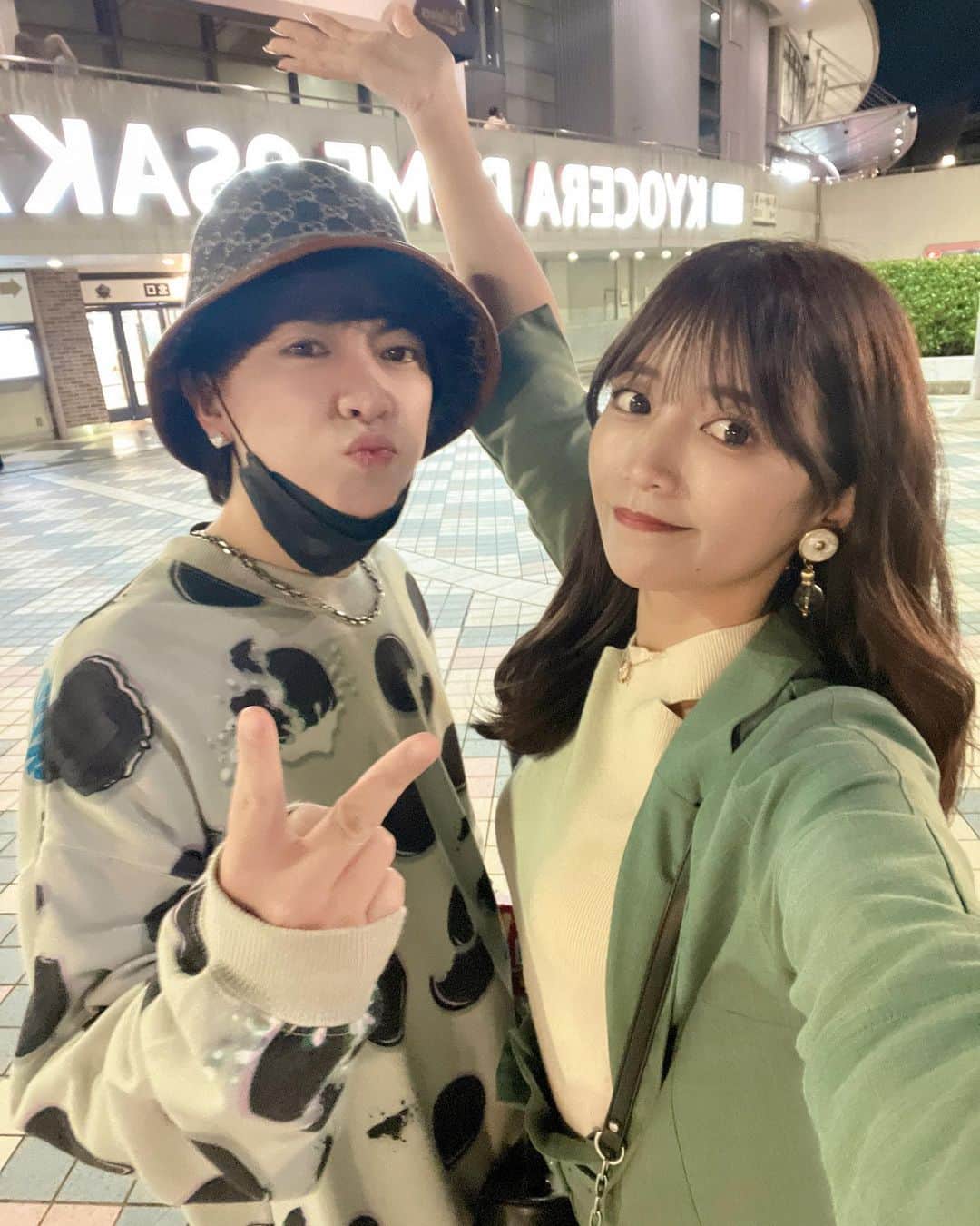 のインスタグラム：「2022 MAMA Awards 行ってきた〜🧸🌟  最高すぎた、、大満喫！！！！  ふたりきりで企画とか動画じゃなく 遠出するの何億年かぶり！！！笑  朝鬼ほど機嫌悪くさせてしまって どうしようと思ってたけど 帰り楽しそうでよかったぁ💭  ありがとうとごめんねは大事ね。」