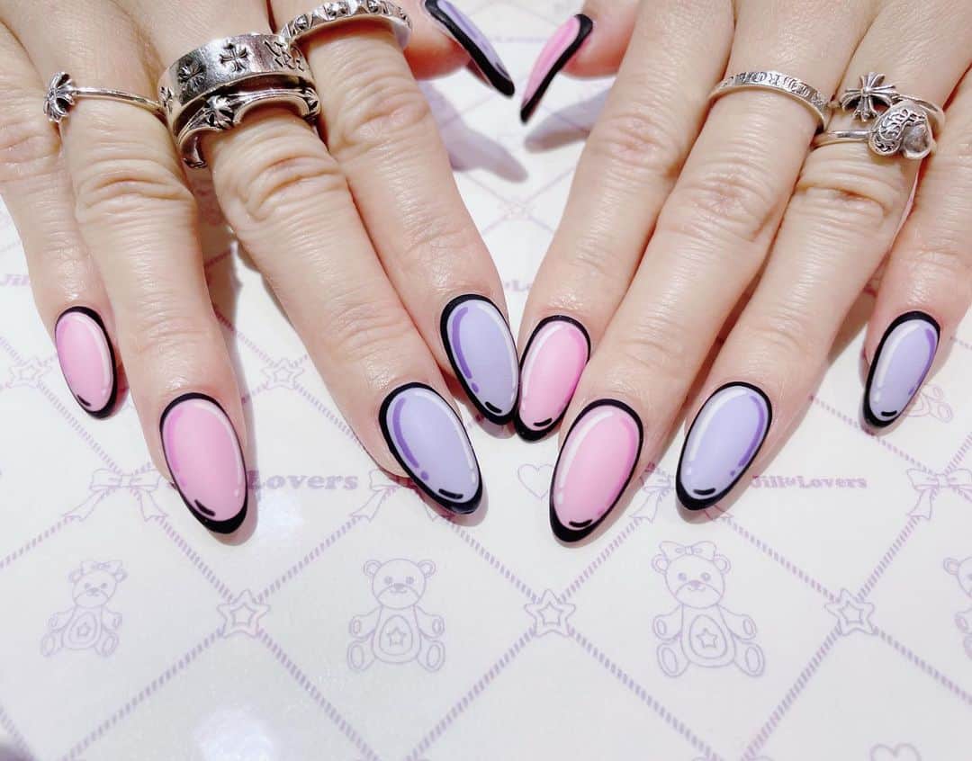 Jill&Loversのインスタグラム：「🌷  #jillandlovers #nail #nailart #paragel #gelneil#gel #ネイル #ネイルアート #スカルプ#コミックネイル#comic」