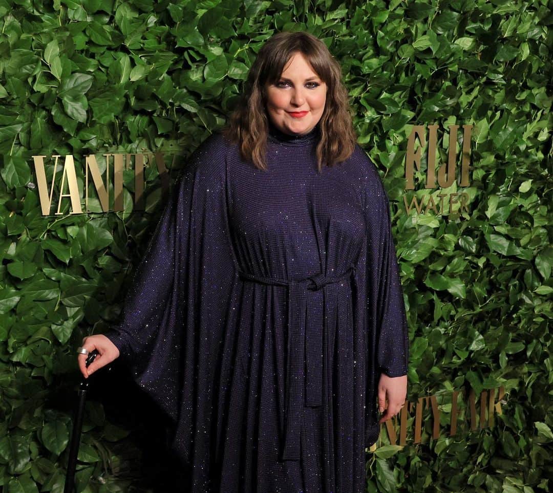 レナ・ダナムのインスタグラム：「An honor to be back with my NYC independent film community, the one that raised me, at the Gotham Awards. I love independent film and New York City- even when I stray (and she does stray) I always come home. Shout out to my beloved @christopherkane for the epic witch caftan and Zitomer pharmacy for my third leg, because for some women 2 is #notenough 🦯❤️‍🔥🦄📹 #GothamAwards」
