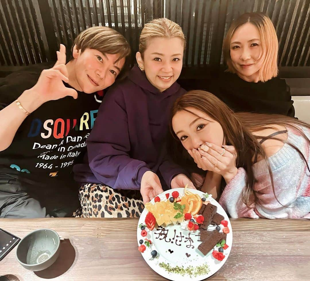 GENKINGさんのインスタグラム写真 - (GENKINGInstagram)「大先輩のスーパーレジェンド皆様が誕生日お祝いしてくれた日😭💕 有難うございます🥺🙏 笑が止まらないめちゃくちゃ楽しい時間でした💖💖💖」12月1日 10時16分 - _genking_