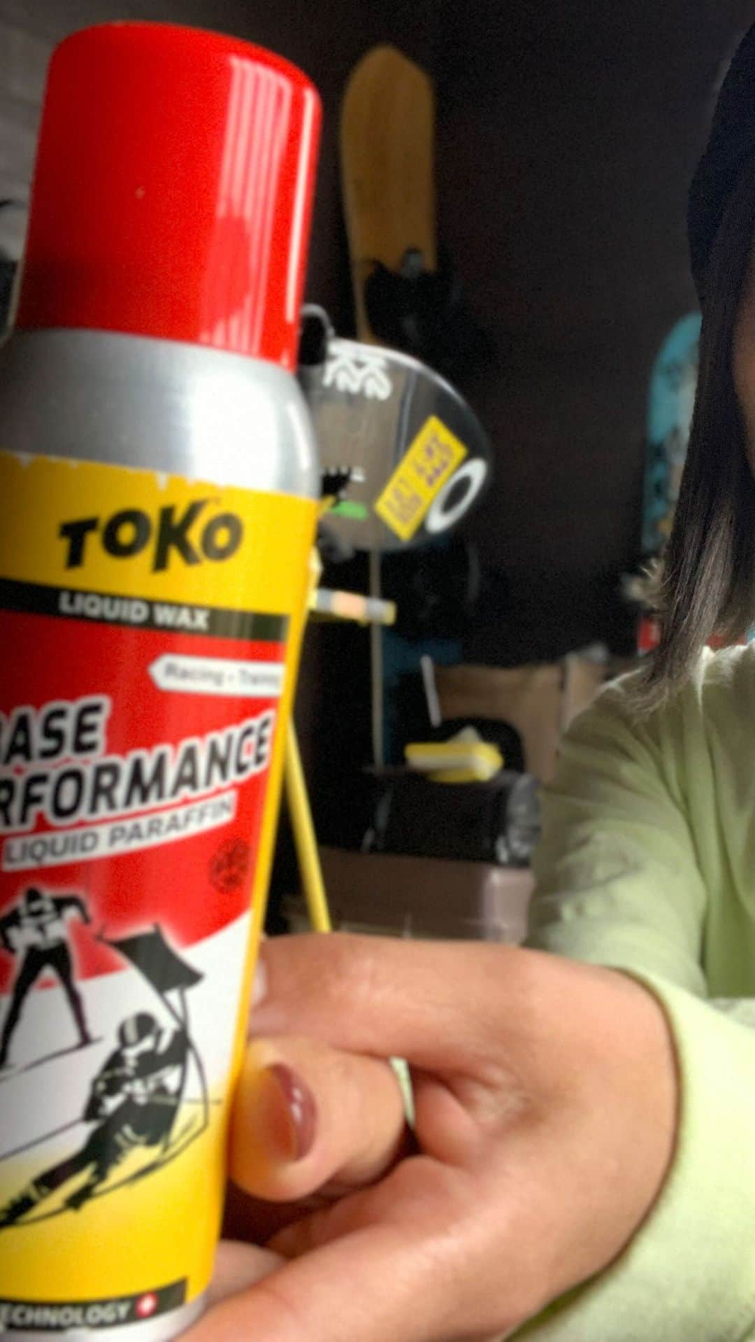 田中幸のインスタグラム：「✴︎TOKOWAX . . . 今どきなスノーボード＆スキーWAX情報を聞いてきたよ🎿🏂  スプレータイプでも 簡単にメンテナンスできる 最新の優れものWAX  トコワックス佐伯さんに インタビュー🎤 . . . @japantoko  #トコワックス @outdoor_shop_brav  #ブラブ #スノーボードワックス #スキーワックス」