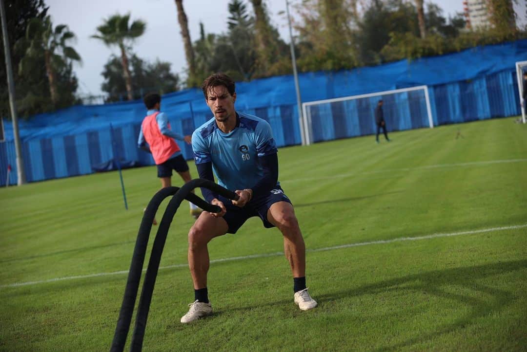 ベンジャミン・スタンブリのインスタグラム：「Working all together to prepare this second part of the season 💯🦾💙」