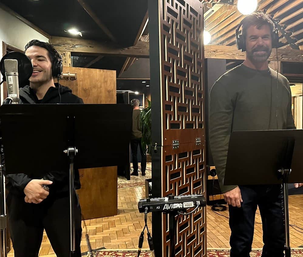 タック・ワトキンスさんのインスタグラム写真 - (タック・ワトキンスInstagram)「Recording “The Inheritance” before we all scatter. Coming soon to Amazon Audible.❤️」12月1日 5時15分 - tucwatkins