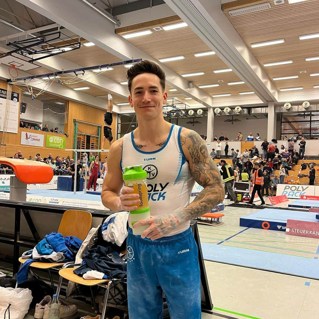 マゼル・ニューエンさんのインスタグラム写真 - (マゼル・ニューエンInstagram)「About Last Weekend 🤸🏻😀 Good competition with my team @ktv_straubenhardt!  @foodspring always by my side😋 #competition #bundesliga #gymnastics #foodspring #foodspringfamily」12月1日 5時22分 - themarcelnguyen