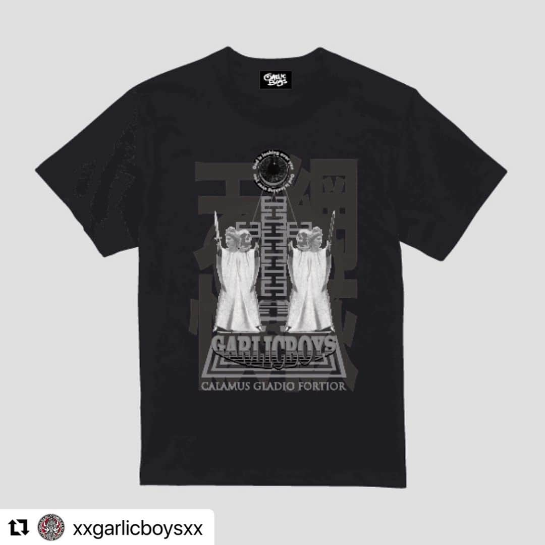 Larry のインスタグラム：「堺でお待ちしています #Repost @xxgarlicboysxx with @use.repost ・・・ 【NEW GOODS】 12/4SAKAI MEETINGより新作Tシャツ販売開始‼︎  久しぶりのLarryデザインです。  "天網恢々 T-shirts" SIZE：S〜XXL PRICE：3,500円  ◼︎ライブ情報 12.04 Sun SAKAI MEETING 2022 at 堺泉ヶ丘ビッグ・アイ  12.05 Mon 第五十八回平成ラリー塾 at 堺FANDANGO  https://garlicboys.net #garlicboys #ガーリックボーイズ」