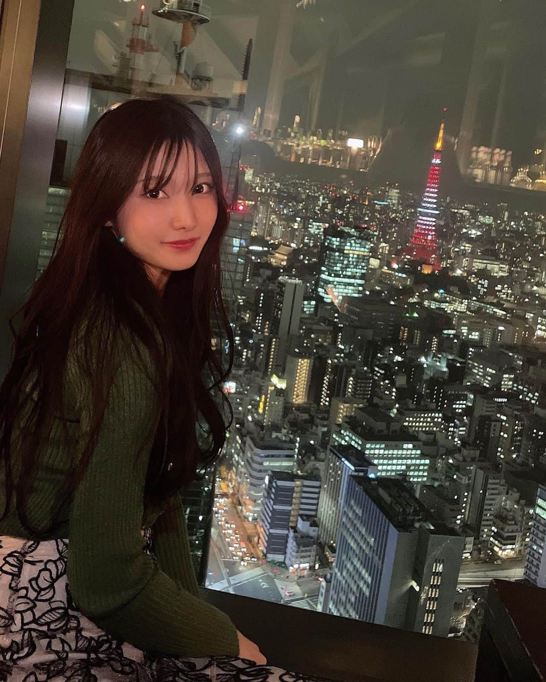 林愛莉さんのインスタグラム写真 - (林愛莉Instagram)「東京女子部AWARD PARTYにご招待いただきました🥂  景色が綺麗な会場で、カロリミットと一緒に豪華なディナーやスイーツを楽しみました🎂  INSTAX SQUARE LINKの体験では、スマホから簡単に自撮りがプリント出来て良い思い出に📷   何より女子部の皆さんの撮影テクを学べてとっても貴重な機会でした！また行きたいな💐  #東京女子部 @tokyo_joshibu #カロリミット @diet_support_fancl  #instaxsquarelink」12月1日 19時44分 - rinairi_0127