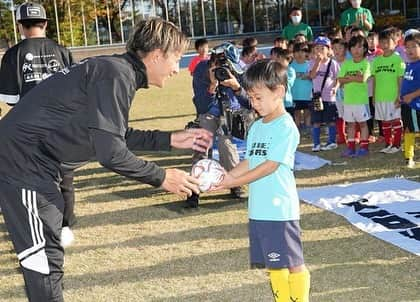 馬渡和彰さんのインスタグラム写真 - (馬渡和彰Instagram)「⁡ ⁡ ⚽️👑🏆 第3回 馬渡和彰KIDS FESTA - in SETAGAYA - ⁡ ---- ⁡ 11月27日に世田谷区の大蔵総合運動場陸上競技場で開催しました。 ⁡ 天候にも恵まれ、雲ひとつない天候の中、すばらしい環境で素敵な大会にすることが出来ました。 ⁡ 世田谷少年サッカー連盟、世田谷区スポーツ復興財団、運営をしていただいた三宿サッカー少年団、ご協賛社各社、本当にありがとうございました。 ⁡ 大会の様子はブログで更新したのでご一読ください。 ⁡ ---- ⁡ 【 ご協賛各社紹介 】 #ラクサスマネジメント株式会社 #株式会社ワンダーラスト #株式会社モリモト #株式会社MASUDA #韓国家庭料理JEJU #村田歯科医院 #株式会社BLAZE #オーダースーツのマルヨネ #池尻蕎麦  写真提供 : オールスポーツコミュニティ ⁡ ---- ⁡ #馬渡和彰キッズフェスタ #キッズフェスタ #世田谷少年サッカー連盟 #世田谷区スポーツ復興財団 #三宿サッカー少年団 #馬渡和彰」12月1日 19時58分 - kazuaki_mawatari