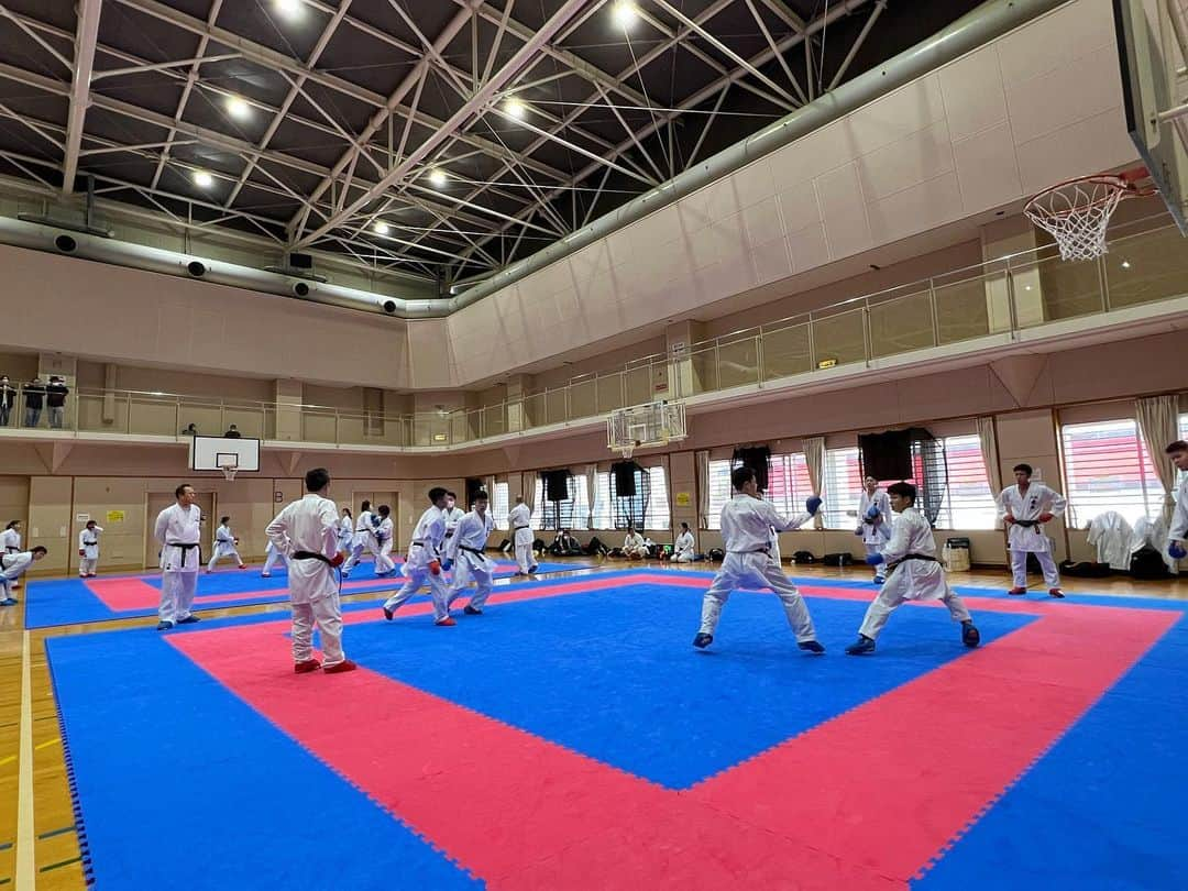 西村拳さんのインスタグラム写真 - (西村拳Instagram)「. アジア選手権前の強化合宿が福岡県で行われました。  福岡で全日本合宿が行われるのは約30年ぶりとのこと。 僕の地元で現役中に合宿があるのは素晴らしいタイミング。 来年は6月に福岡でプレミアリーグ開催されます。  空手界、地元福岡を盛り上げる為にもっと頑張ります！  いい合宿でした。  福岡県連と関係者の皆様ありがとうございました。  #福岡 #南福岡 #空手 #全日本強化合宿 #地元」12月1日 20時16分 - ken_nishimura1231