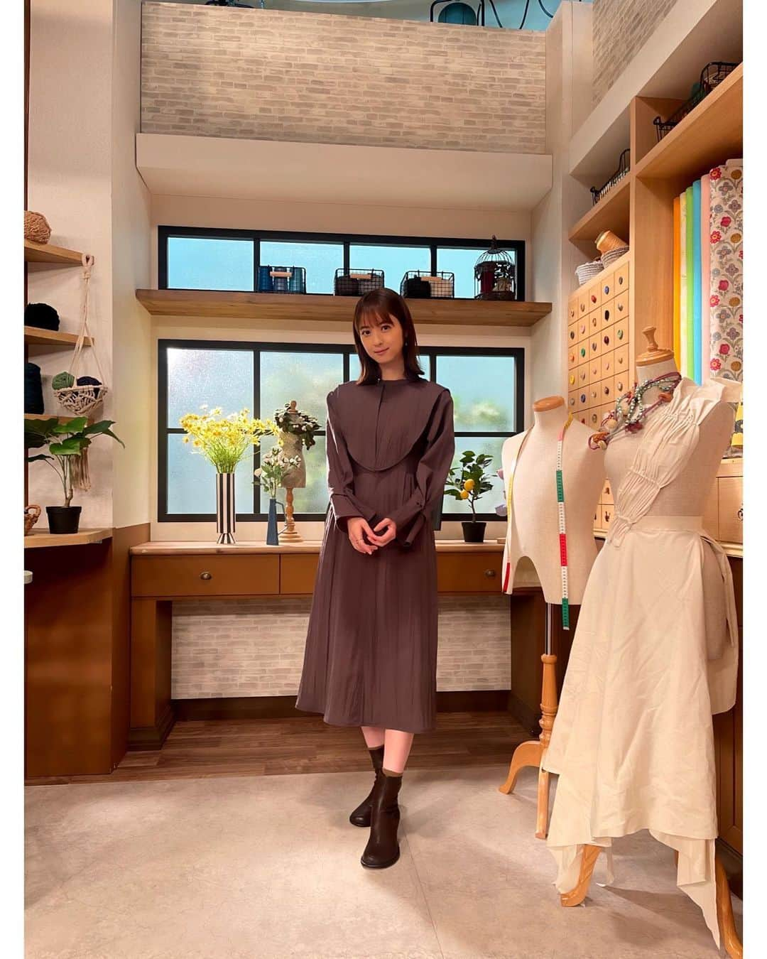 佐々木希さんのインスタグラム写真 - (佐々木希Instagram)「#すてきにハンドメイド  本日21時30分スタートです🌷 今回は「まっすぐ編むだけ 棒針でケープ&ルームソックス」です☺︎  dress #nearnippon shoes #quartierglam accessory #georgjensen styling #天津亜紀 さん hair&makeup #高橋里帆 さん」12月1日 20時27分 - nozomisasaki_official