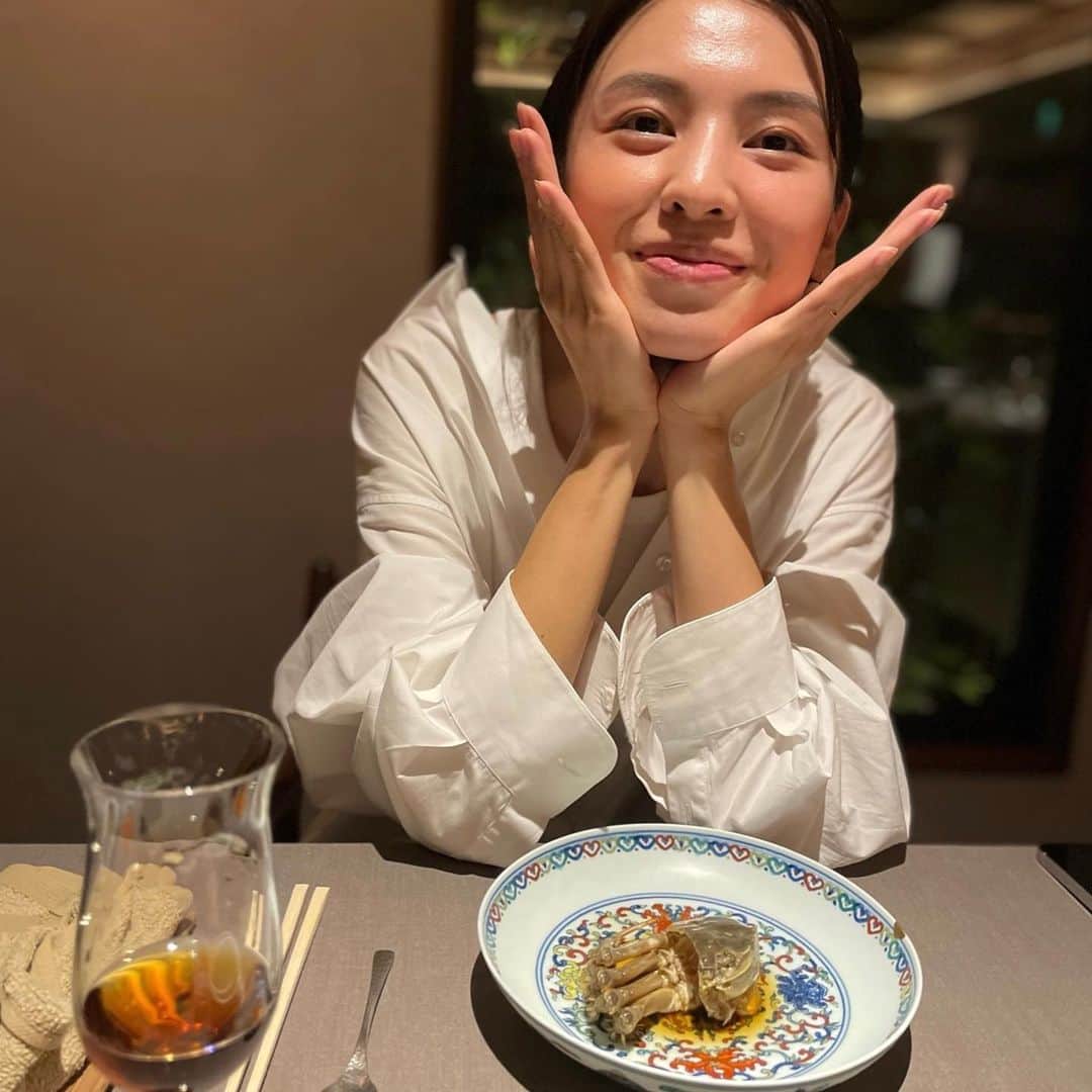 申真衣のインスタグラム：「🤗 家族を持って、何かを毎年繰り返すということが悦びに😌 🦀を食べて、ああ今年もラストスパート、と思った日🥢 さて今年もあと1ヶ月🗓」