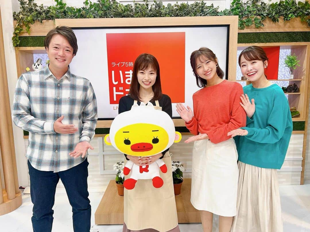 唐川美音のインスタグラム：「.  岡山市のリテールベーカリー メルシーライフオーガニックスのPRで RSK山陽放送「いまドキッ！」に 出演させていただきました🥐  竹内アナ、中屋アナ、新田アナ ありがとうございました☺️ クリスマス限定パンを召し上がっていただきました🎄  今年はメルシーのパンで 素敵なクリスマスをお過ごしください🍷✨  #メルシーライフオーガニックス #パンとクリスマス #クリスマス祭 #rsk #いまドキッ」