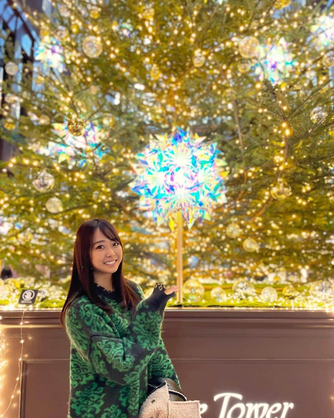 加藤夕夏のインスタグラム：「⁡ ⁡ ⁡ 12月になったね！🎄🌟 ⁡ ⁡ ⁡ どこもきらきらしててかわいい🫶🏻 ⁡ #クリスマス #イルミネーション #クリスマスツリー #🎄 #🎅🏻　#たくフェス #ぴえろ #観劇 #舞台 #演劇」