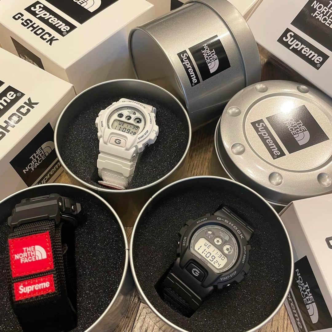 fools_judge_streetのインスタグラム：「SUPREME  ×The North Face ×CASIO 22AW G-Shock Watch  商品をタップすると、 オンラインストア商品ページにアクセスできます。 ※その他ご不明点は店頭または、 DMまでお問い合わせください。  如有任何疑问，请在instagram上留言。 欢迎浏览我们的网上商店以及光临我们在原宿的实体店。  For inquiries, please message us on instagram. Please confirm our online store. Thank you.  #SUPREME#シュプリーム#THENORTHFACE#CASIO #カシオ #Gショック#GSHOCK#NORTHFACE#supremeforsale#supremenyc#supremenewyork#supreme4sale」