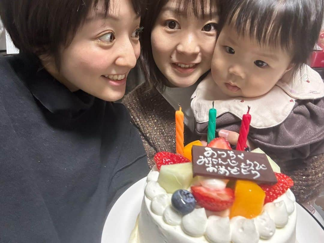 藤林温子のインスタグラム：「. 初対面👶♡ . 高校の友人と 可愛いベイビーちゃんに 会ってきました♡ . いつかいっしょに お酒飲める日までよろしくねーと いうてきました😜😜 あー楽しかった😊」